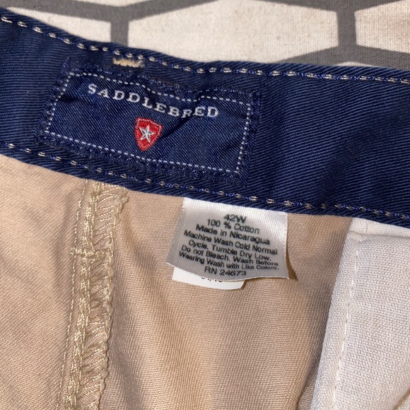 Beige shorts - Picture 3 of 3